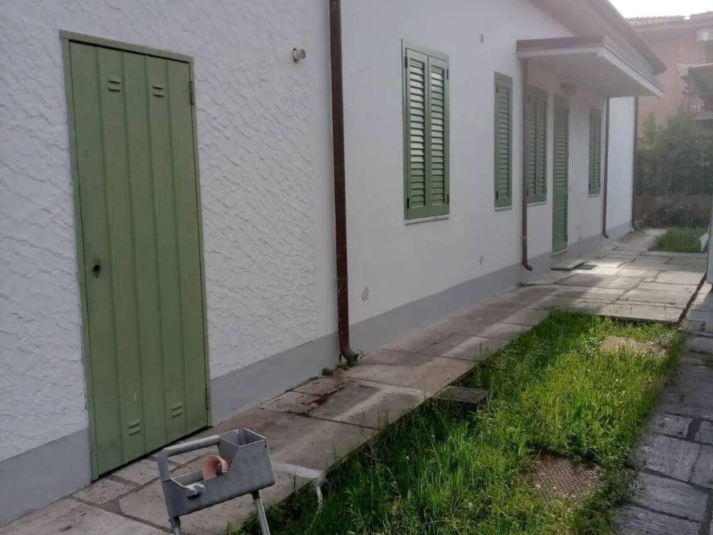 casa indipendente in vendita a Carrara in zona Marina di Carrara