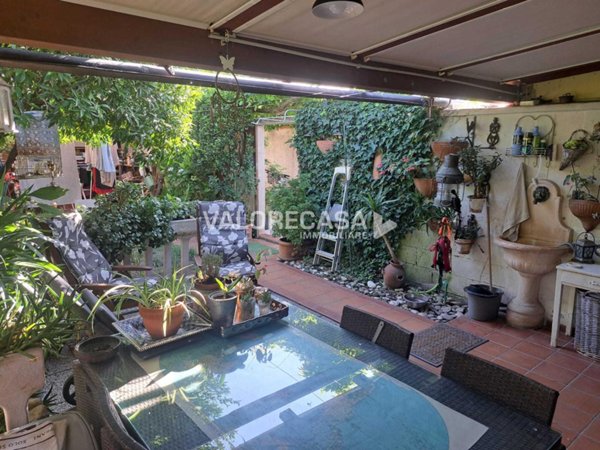 casa indipendente in vendita a Carrara in zona Marina di Carrara