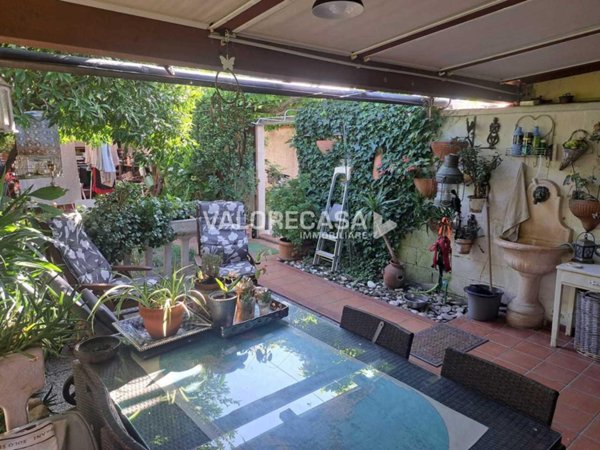 casa indipendente in vendita a Carrara in zona Marina di Carrara