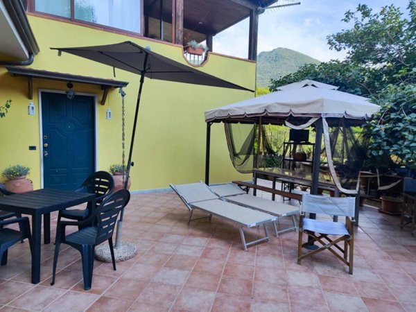 casa indipendente in vendita a Carrara in zona Miseglia