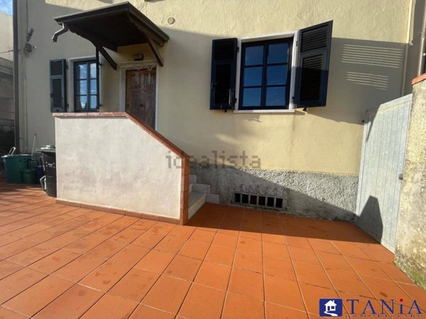 casa indipendente in vendita a Carrara