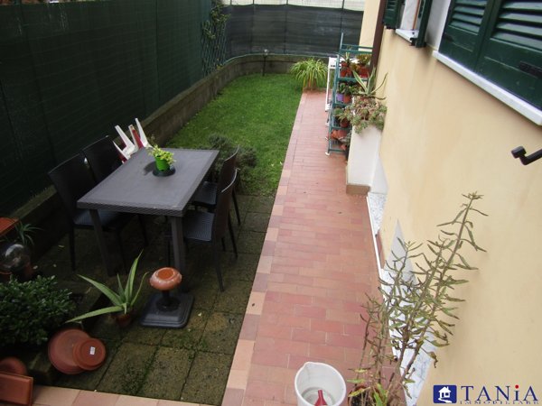 appartamento in vendita a Carrara in zona Stadio