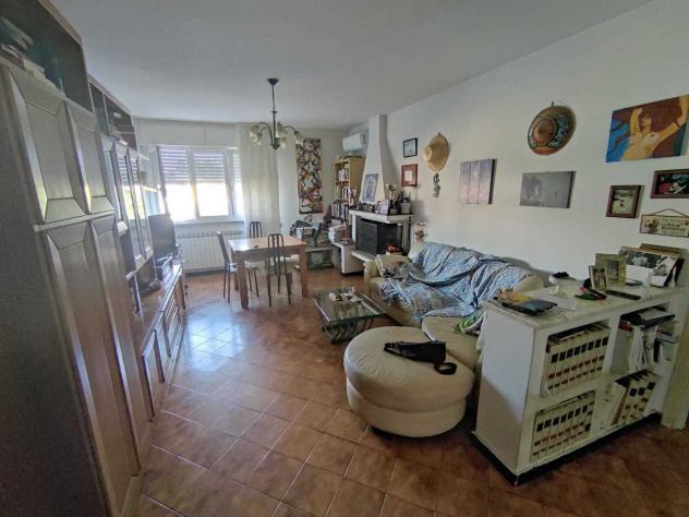 appartamento in vendita a Carrara in zona Avenza