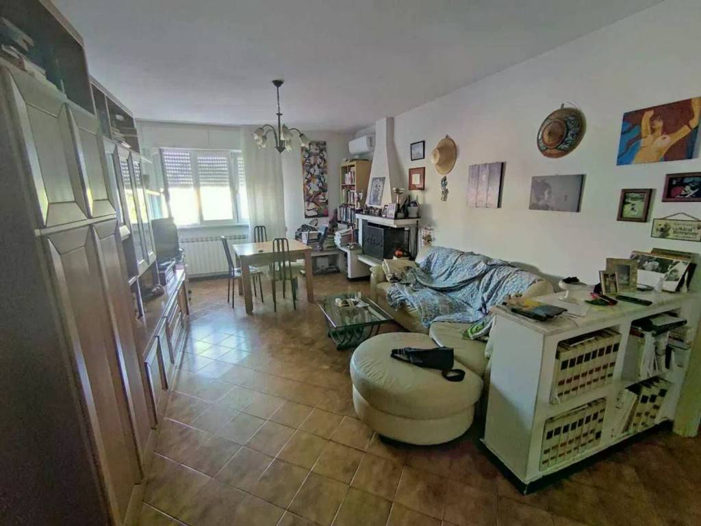 appartamento in vendita a Carrara in zona Avenza