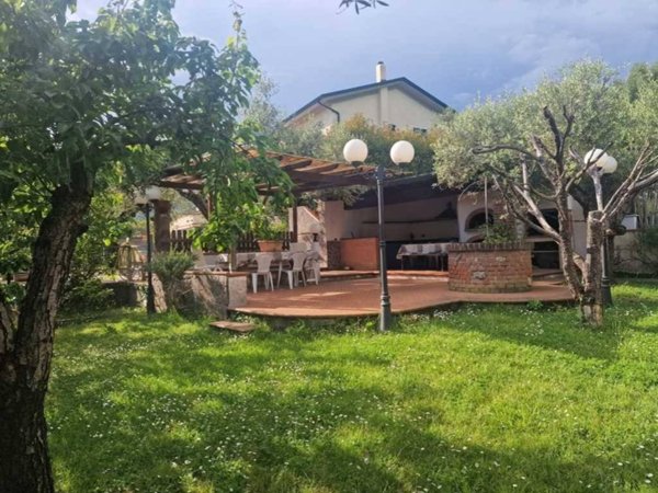 casa indipendente in vendita a Carrara in zona Bonascola