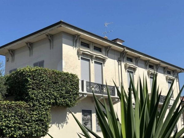 casa indipendente in vendita a Carrara in zona Marina di Carrara