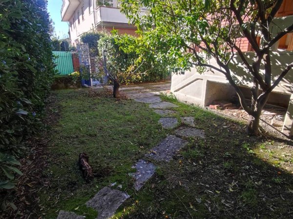 appartamento in vendita a Carrara in zona Marina di Carrara