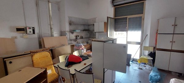 locale di sgombero in vendita a Carrara