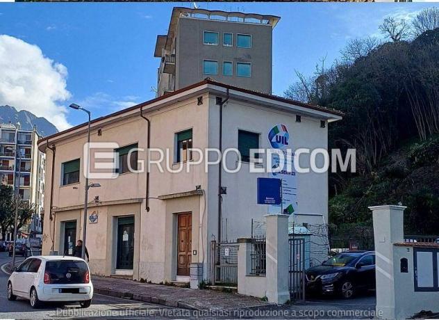 negozio in vendita a Carrara