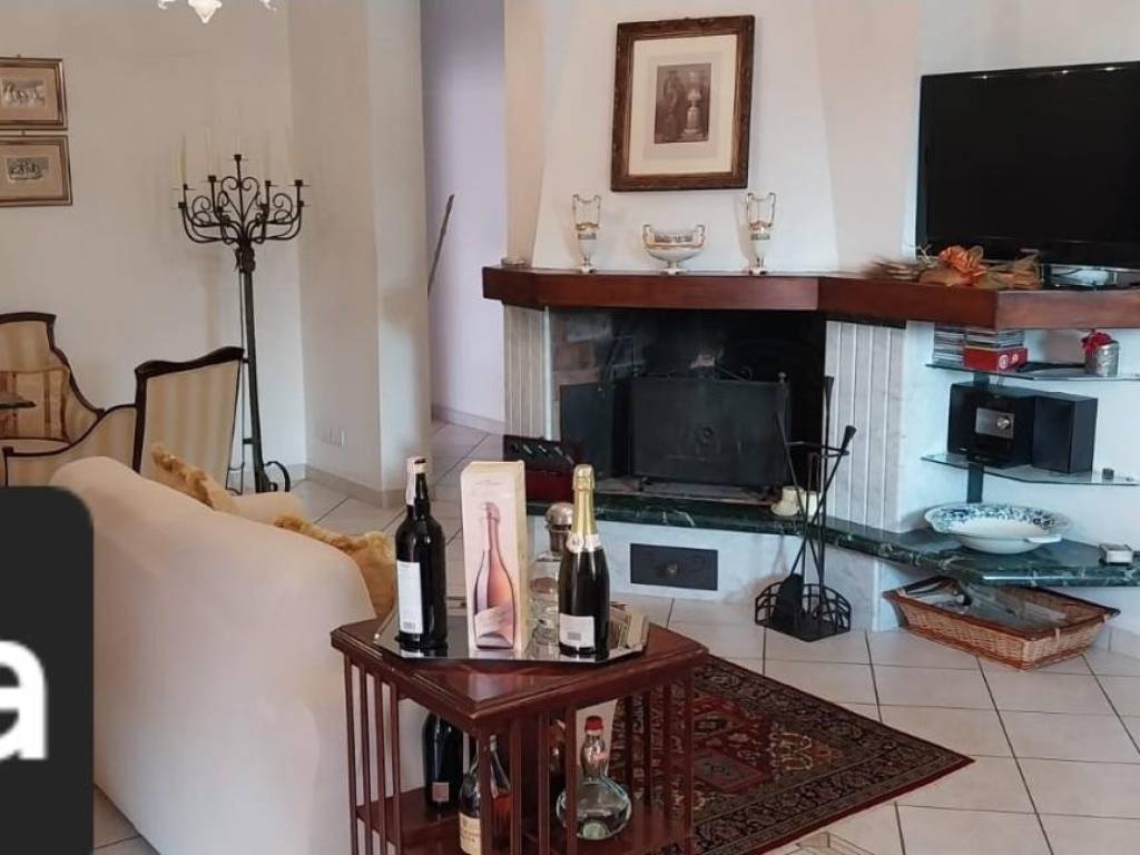 casa indipendente in vendita a Carrara in zona Monteverde