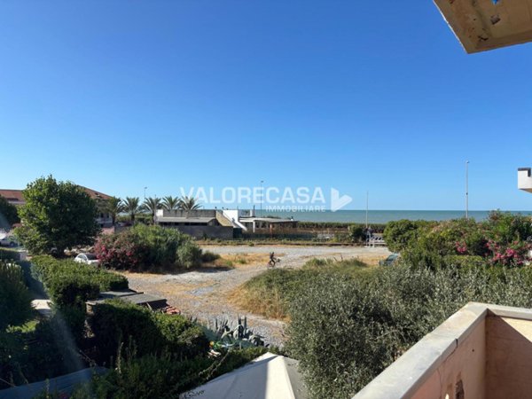 appartamento in vendita a Carrara in zona Marina di Carrara