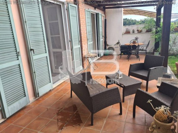 appartamento in vendita a Carrara in zona Stabbio