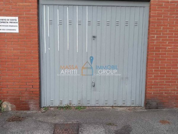 locale commerciale in vendita a Carrara