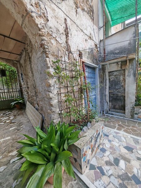 appartamento in vendita a Carrara in zona Sant'Antonio