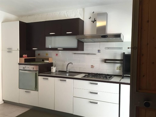 casa indipendente in vendita a Carrara in zona Sant'Antonio