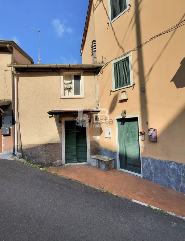 casa indipendente in vendita a Carrara in zona Gragnana