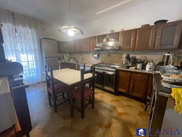 casa indipendente in vendita a Carrara in zona Sant'Antonio