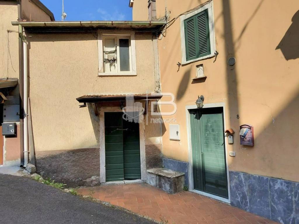 casa indipendente in vendita a Carrara in zona Gragnana