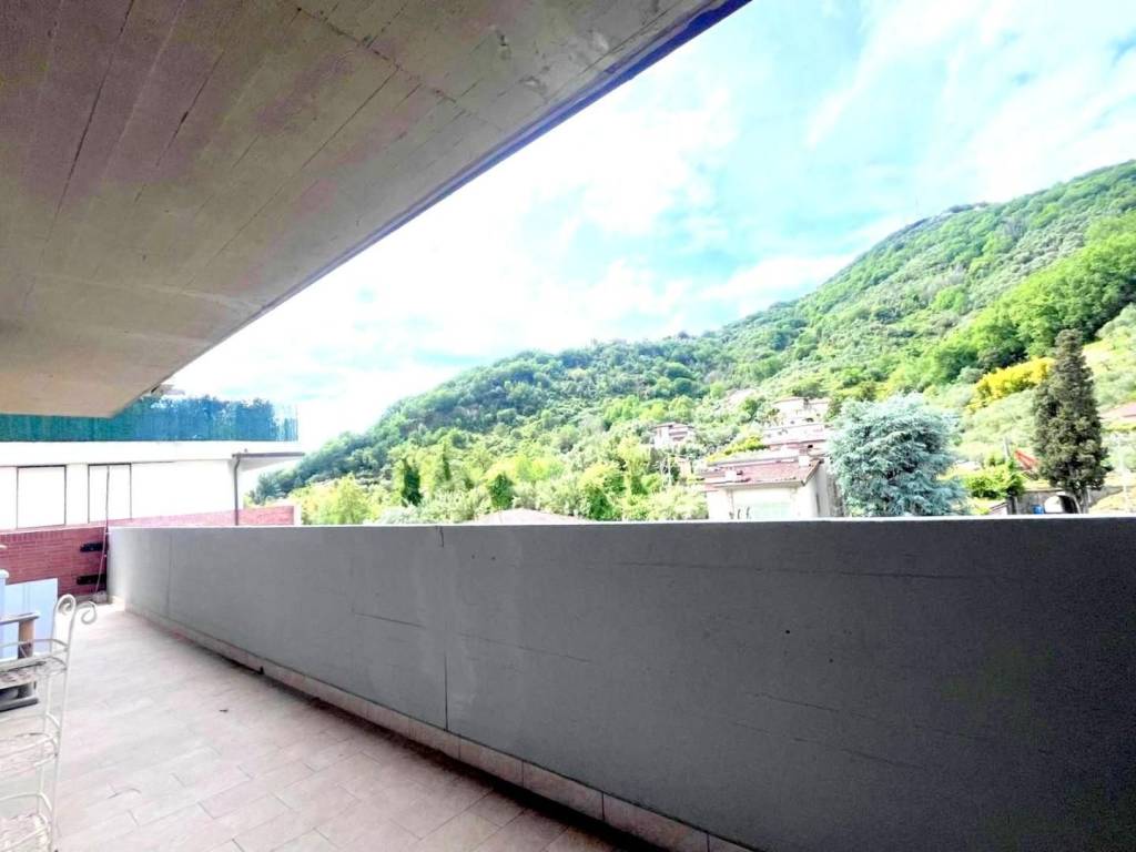 appartamento in vendita a Carrara in zona Sant'Antonio
