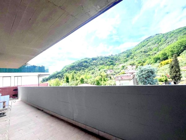 appartamento in vendita a Carrara in zona Stadio