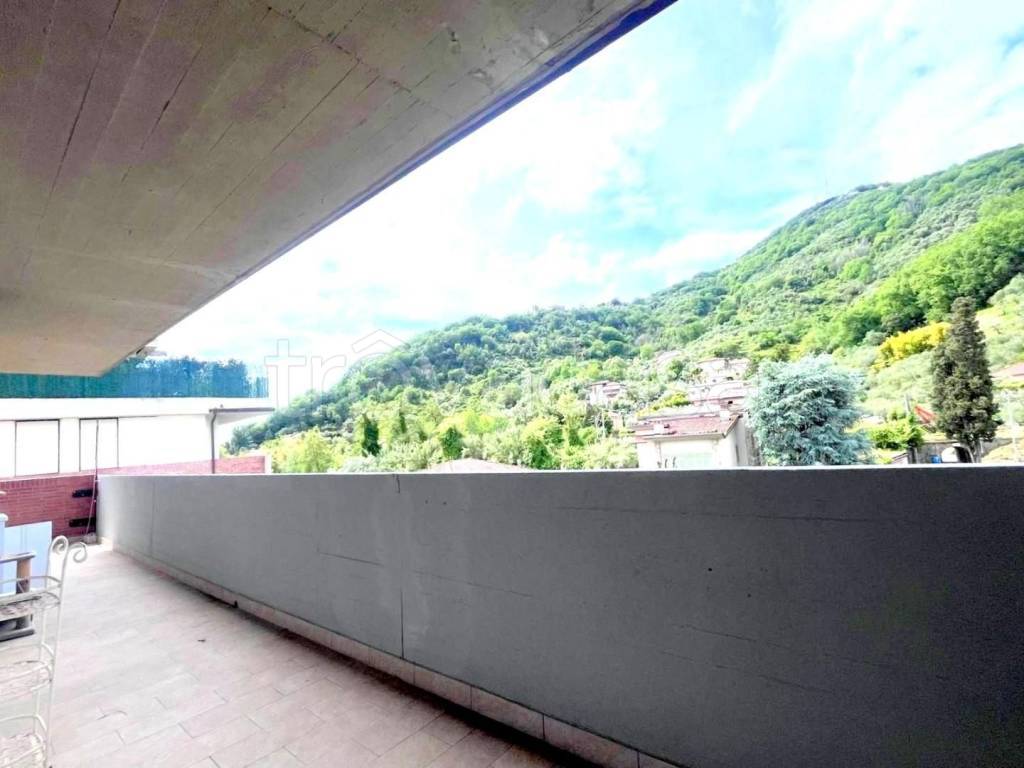 appartamento in vendita a Carrara in zona Marasio