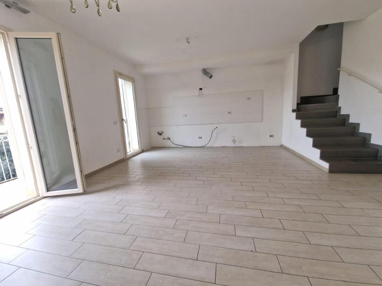 appartamento in vendita a Carrara in zona Marina di Carrara