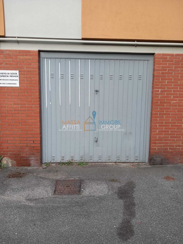 locale di sgombero in vendita a Carrara