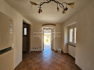 casa indipendente in vendita a Carrara in zona Avenza
