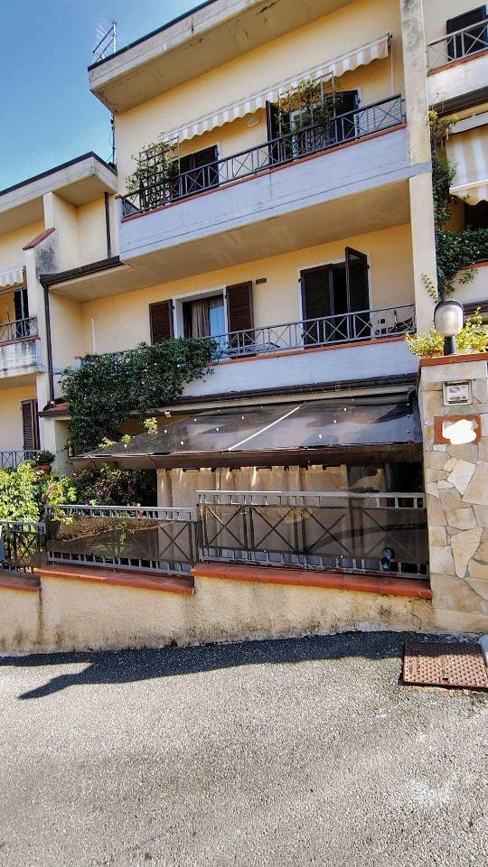 casa indipendente in vendita a Carrara in zona Bonascola