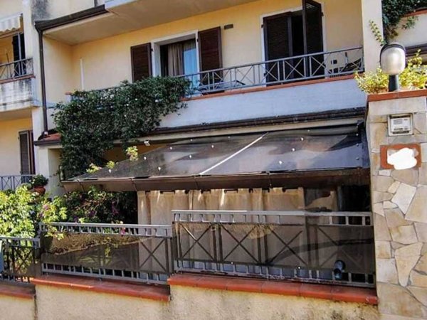 casa indipendente in vendita a Carrara in zona Bonascola