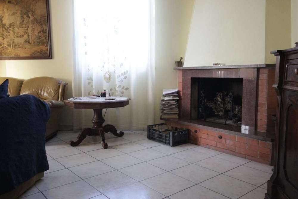 casa indipendente in vendita a Carrara in zona Fontia