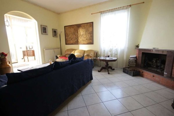 casa indipendente in vendita a Carrara in zona Fontia