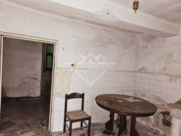casa indipendente in vendita a Carrara in zona Stadio