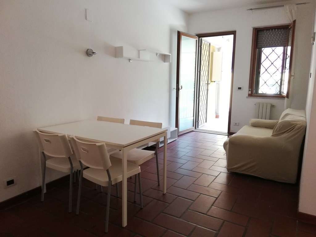 appartamento in vendita a Carrara in zona Avenza