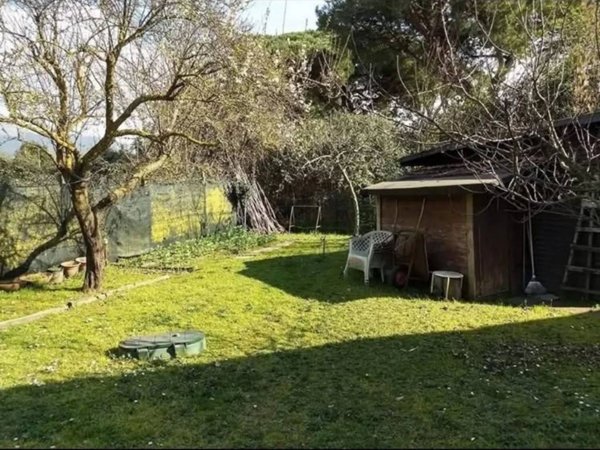 casa indipendente in vendita a Carrara in zona Fossone