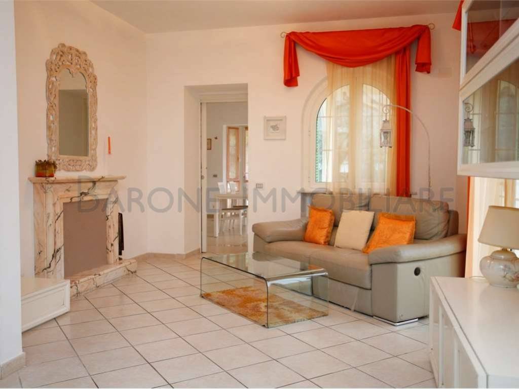 casa semindipendente in vendita a Carrara