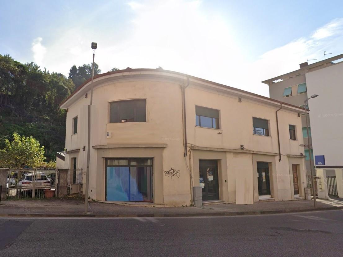 ufficio in vendita a Carrara