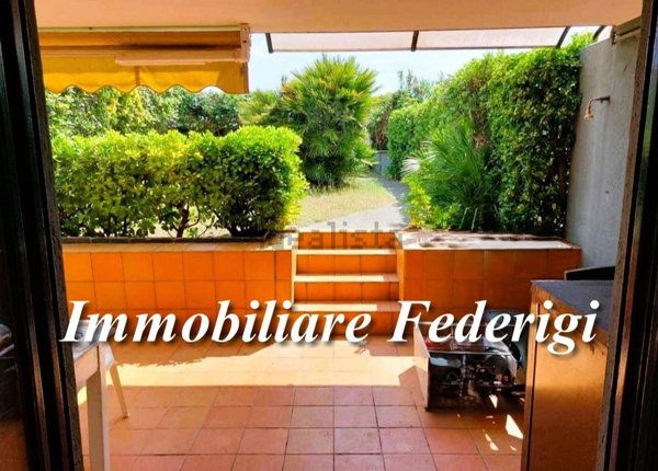 appartamento in vendita a Carrara in zona Marina di Carrara