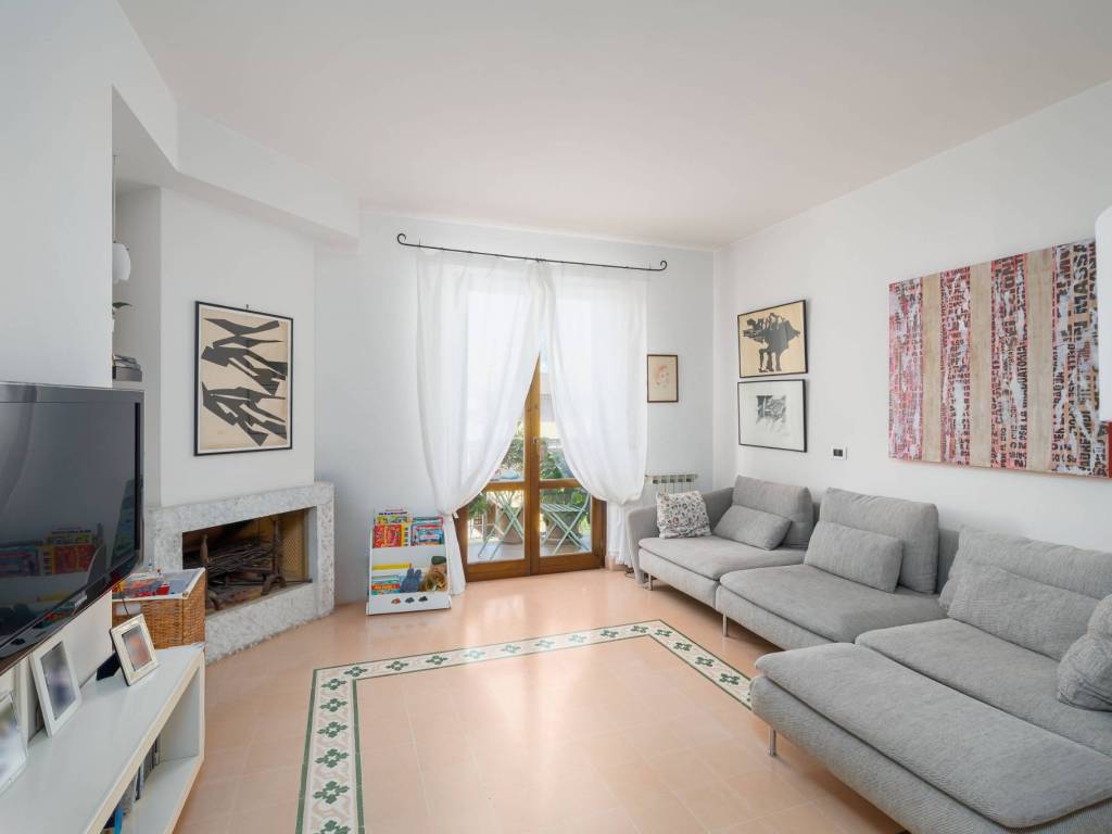 appartamento in vendita a Carrara in zona Marina di Carrara