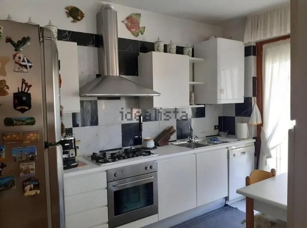 appartamento in vendita a Carrara in zona Marina di Carrara