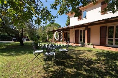 casa indipendente in vendita a Carrara