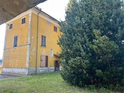 casa indipendente in vendita a Carrara