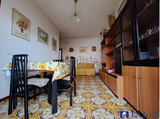 appartamento in vendita a Carrara in zona Marina di Carrara