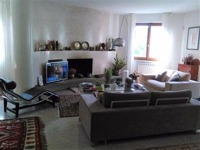 casa indipendente in vendita a Carrara