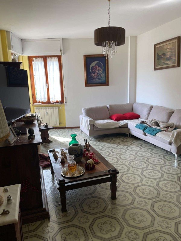 casa indipendente in vendita a Carrara in zona Centro Città