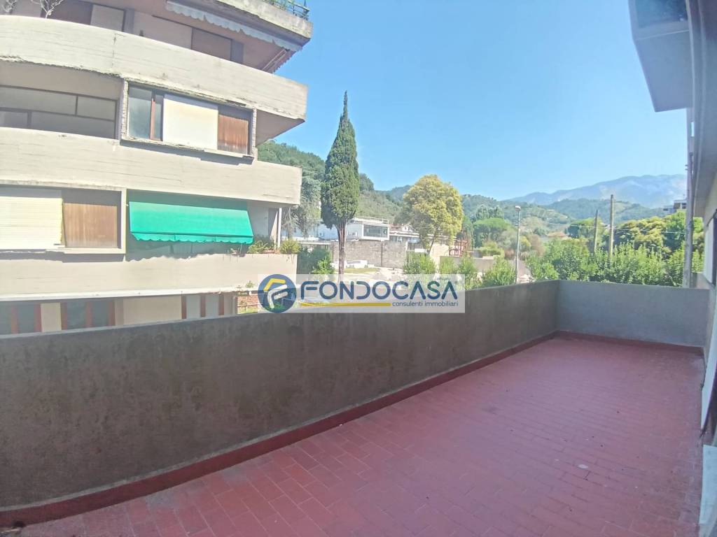 appartamento in vendita a Carrara in zona Fontia