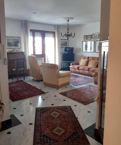 appartamento in vendita a Carrara in zona Marina di Carrara