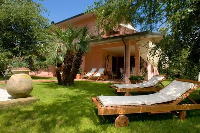 casa indipendente in vendita a Carrara