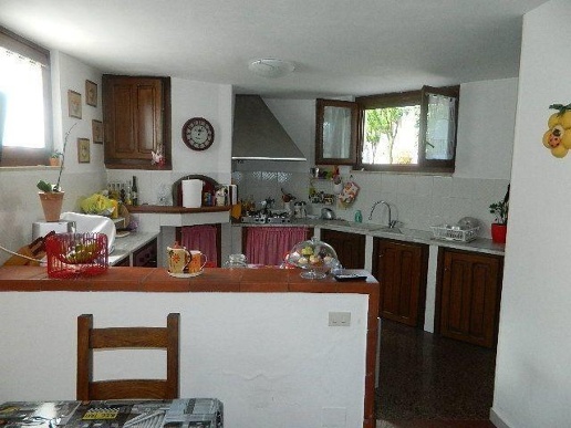 casa semindipendente in vendita a Carrara in zona Avenza