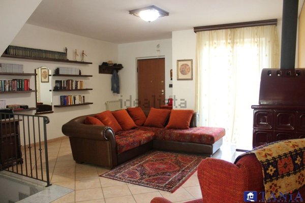 casa indipendente in vendita a Carrara in zona Bonascola